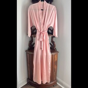 Vintage Satiny Pink Long Robe Scalloped Edges Lace